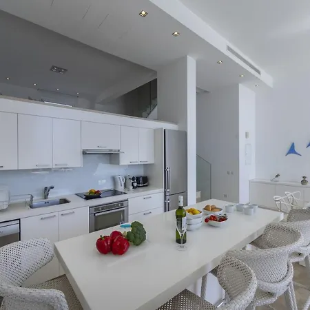 Kalena Seafront Villa *