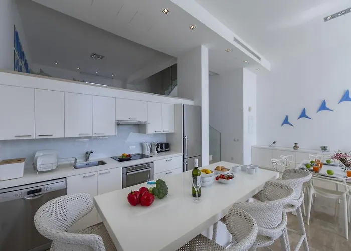 Kalena Seafront Villa *